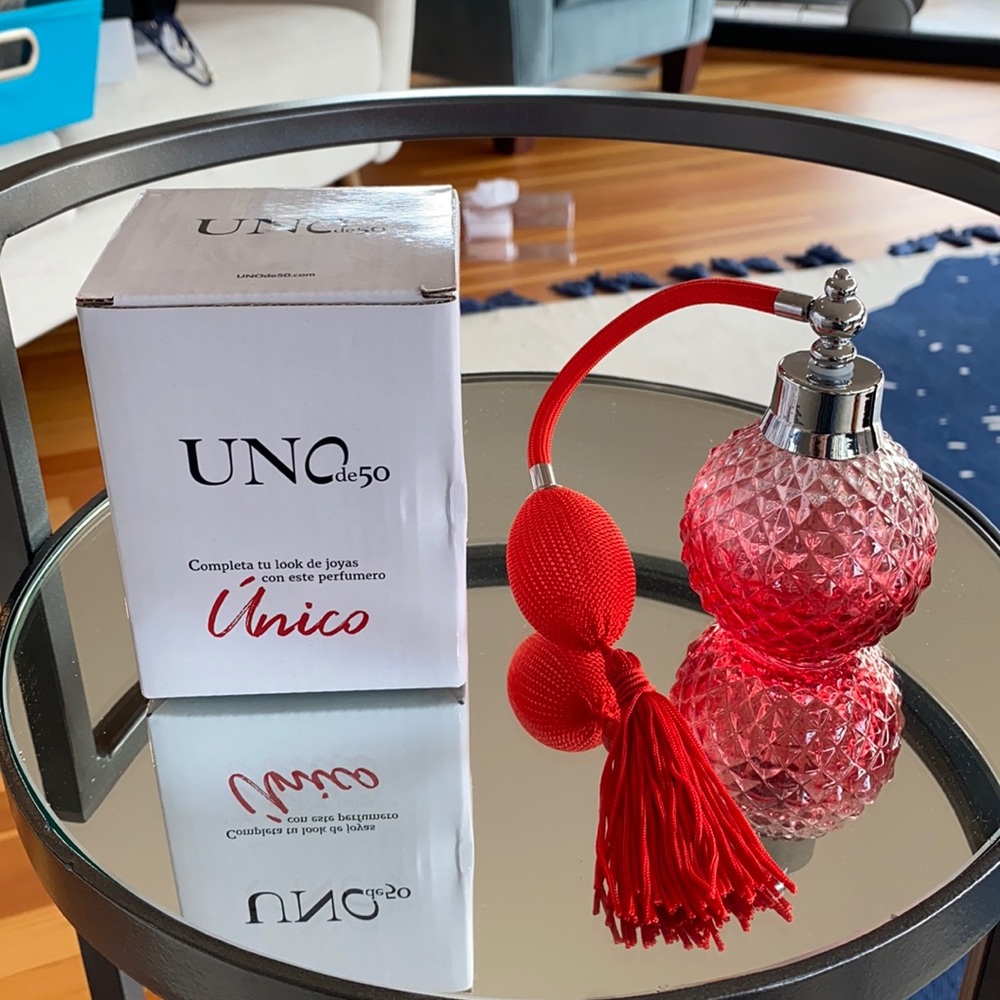 UNO DE 50 PERFUME DISPENSER ATOMIZER